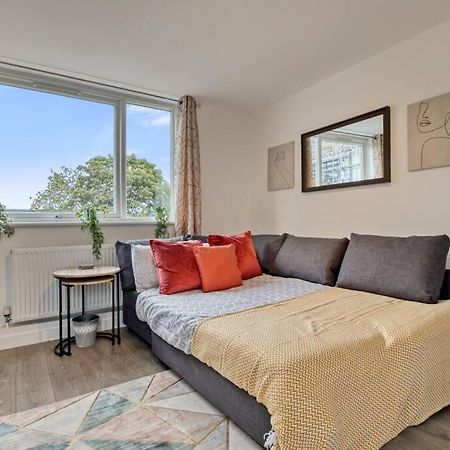 Hidden Gem In Battersea W/ Free Parking Apartment ลอนดอน ภายนอก รูปภาพ