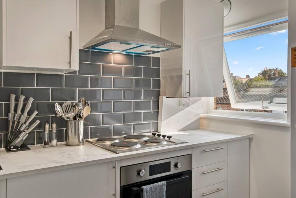 Hidden Gem In Battersea W/ Free Parking Apartment ลอนดอน ภายนอก รูปภาพ