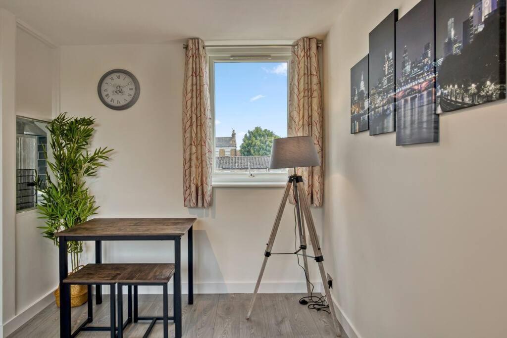 Hidden Gem In Battersea W/ Free Parking Apartment ลอนดอน ภายนอก รูปภาพ
