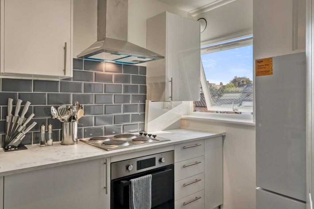 Hidden Gem In Battersea W/ Free Parking Apartment ลอนดอน ภายนอก รูปภาพ