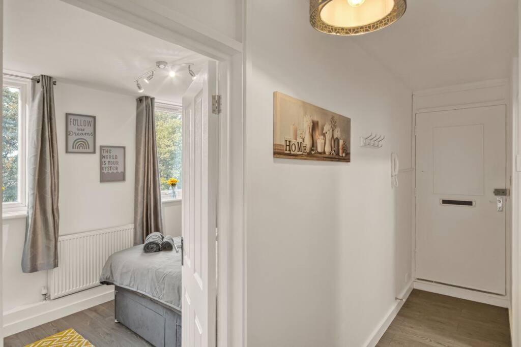Hidden Gem In Battersea W/ Free Parking Apartment ลอนดอน ภายนอก รูปภาพ