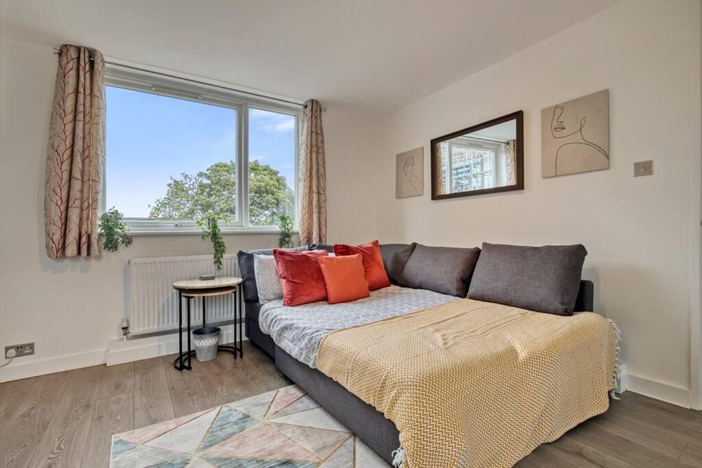 Hidden Gem In Battersea W/ Free Parking Apartment ลอนดอน ภายนอก รูปภาพ